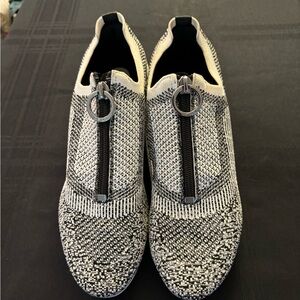 DKNY Black & White Knit Wedge Comfort Shoe with Zipper women Sz 9